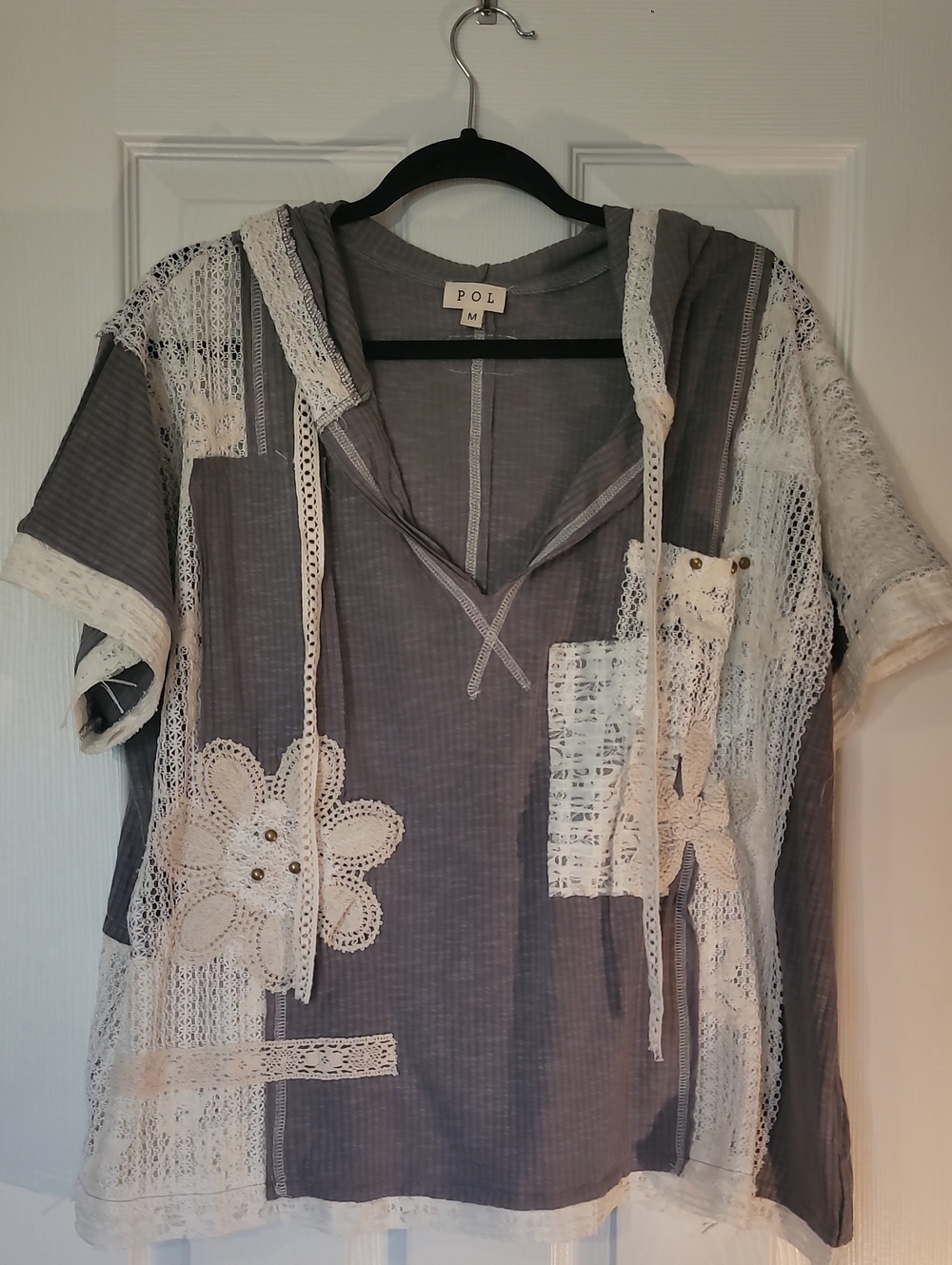 POL Gray Short-Sleeve Crochet Lace Hoodie Tunic